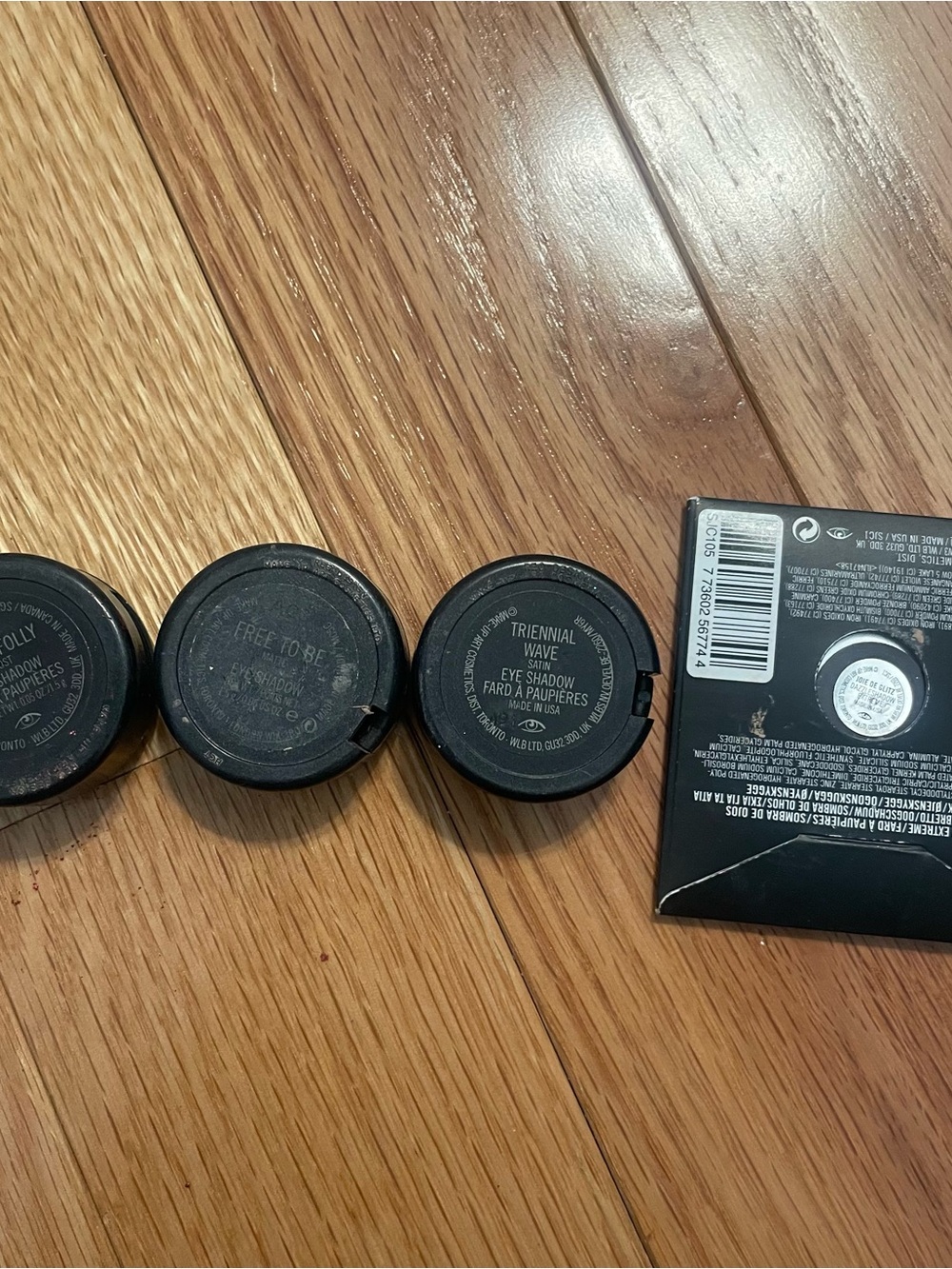 MAC Cosmetics Eyeshadow Trio — Shimmer Red, Matte Pink, Electric Blue - Picture 5 of 8